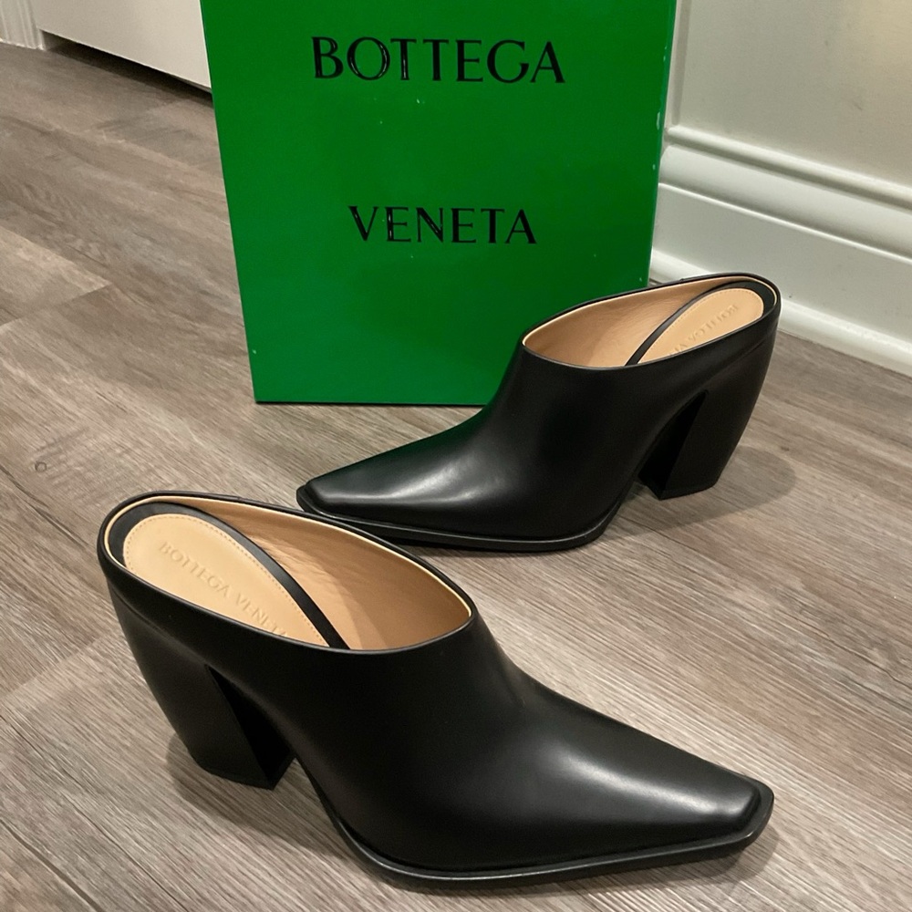Bottega Veneta Black Leather Mule Pumps
